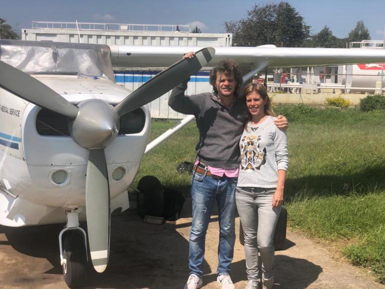 00051 Haydom wij bij vliegtuig