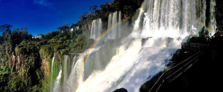 00028 iguazu regenboog waterval